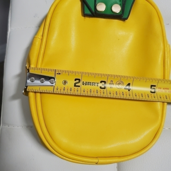 Pineapple Shaped and Colored Makeup or Travel Pouch - Picture 4 of 5